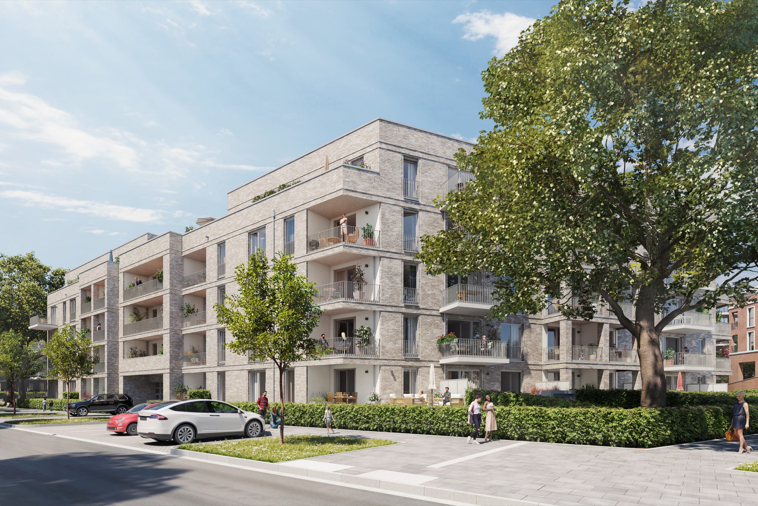Modernes Wohngebäude mit Balkonen, Bäumen, Autos und Menschen auf Gehweg.